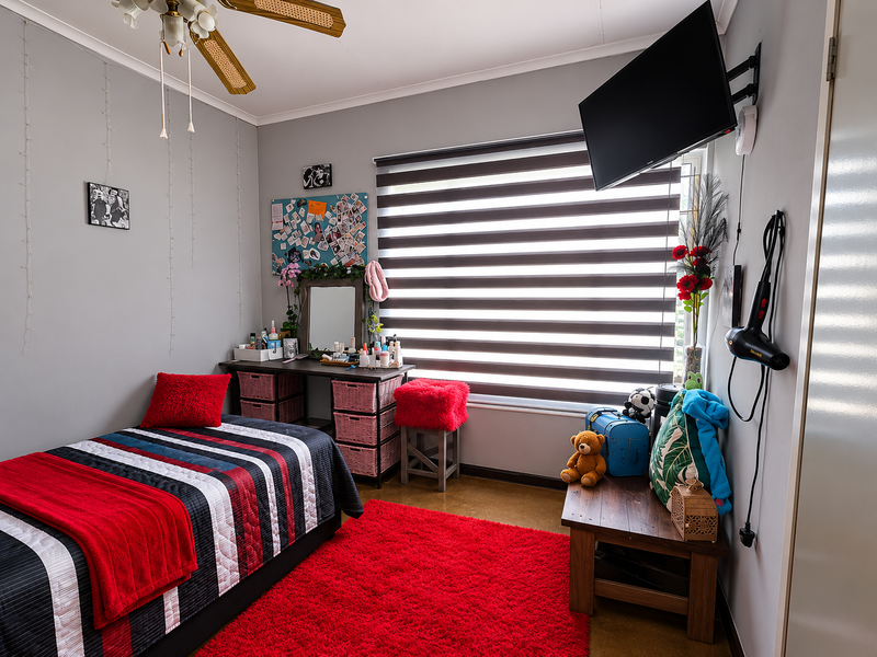 Spacious Entertainer Family Home! - Photo 8