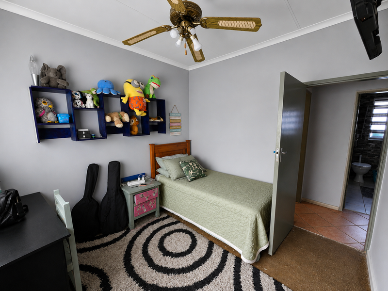 Spacious Entertainer Family Home! - Photo 10