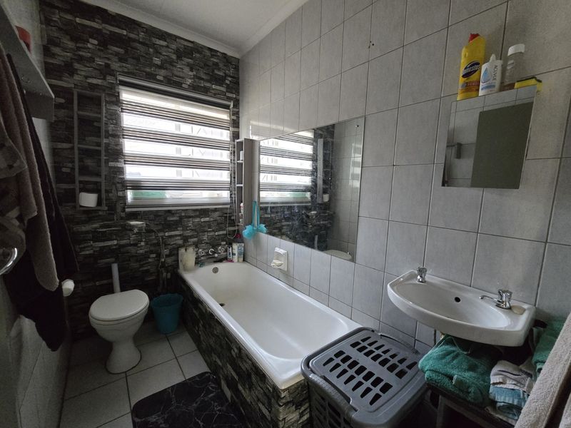 Spacious Entertainer Family Home! - Photo 9