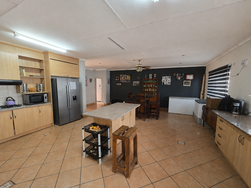 Spacious Entertainer Family Home! - Photo 7