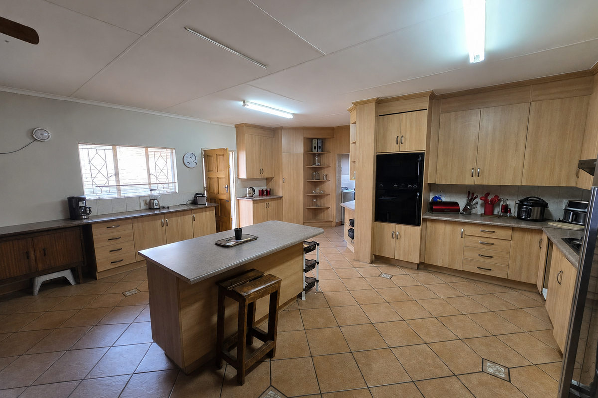 Spacious Entertainer Family Home! - Photo 5