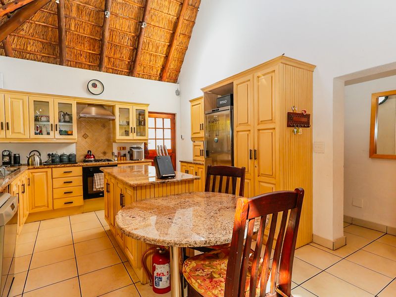 Spacious Family Home on tranquil surrpoundings! - Photo 10