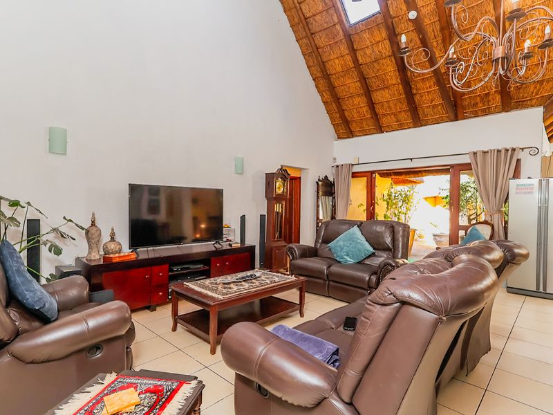 Spacious Family Home on tranquil surrpoundings! - Photo 7