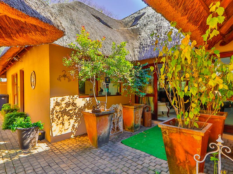 Spacious Family Home on tranquil surrpoundings! - Photo 4