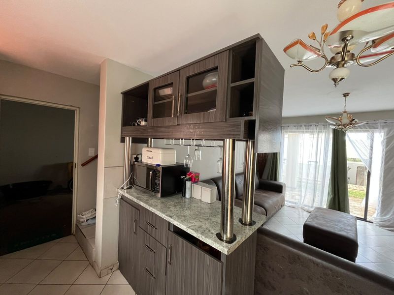 Upmarket townhouse at Kidd's Beach - Photo 6