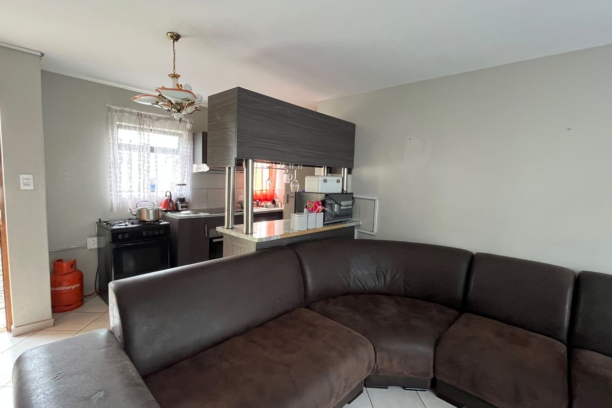 Upmarket townhouse at Kidd's Beach - Photo 5
