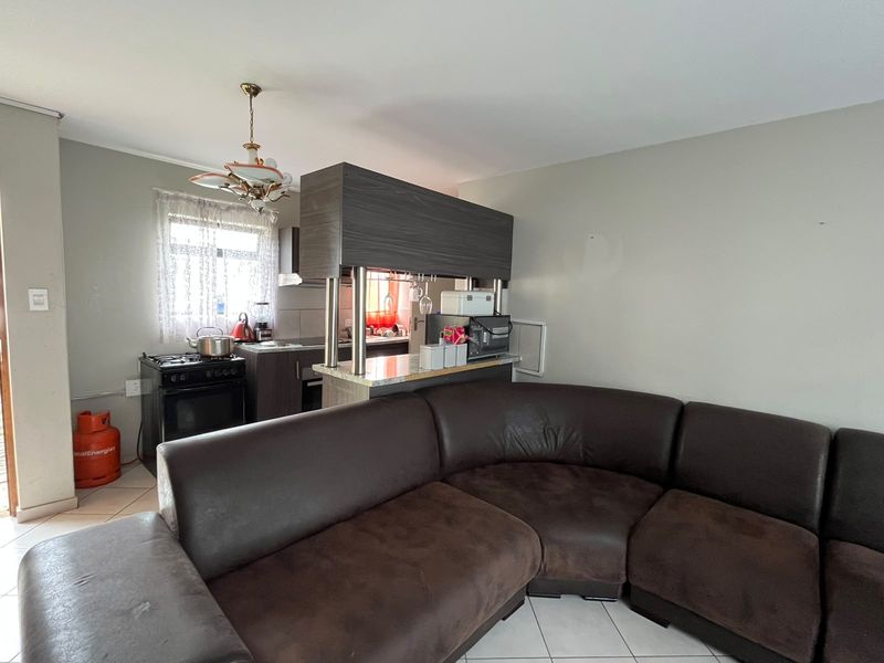 Upmarket townhouse at Kidd's Beach - Photo 5
