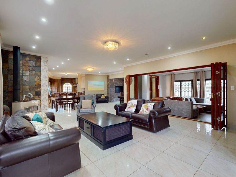 Starting to bid from R3,799,000! Non-Distressed Live Luxury Auction! - Photo 1
