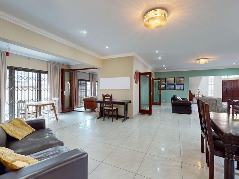 Starting to bid from R3,799,000! Non-Distressed Live Luxury Auction! - Photo 9