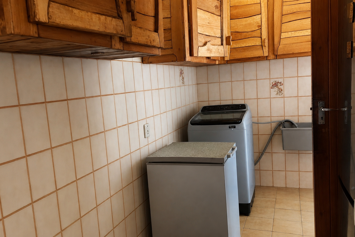 SPACIOUS FAMILY HOME WITH SWIMMING POOL ,BOREHOLE & BEAUTIFUL SOLID WOOD KITCHEN FOR SALE - Photo 3