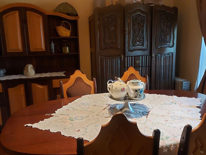 SPACIOUS FAMILY HOME WITH SWIMMING POOL ,BOREHOLE & BEAUTIFUL SOLID WOOD KITCHEN FOR SALE - Photo 6