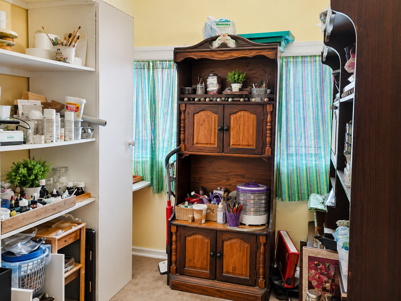 SPACIOUS FAMILY HOME WITH SWIMMING POOL ,BOREHOLE & BEAUTIFUL SOLID WOOD KITCHEN FOR SALE - Photo 5
