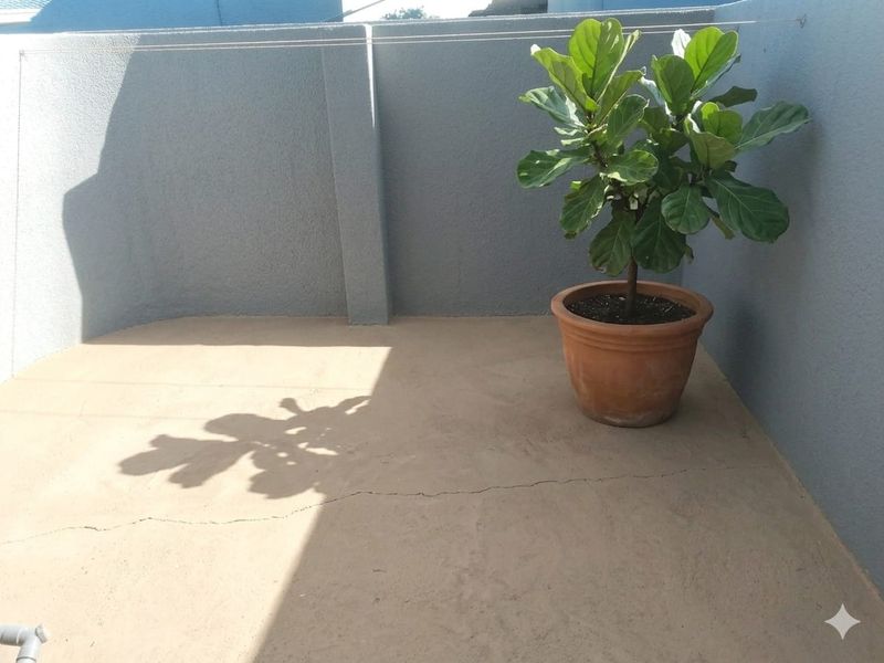 Secure & Spacious Lock-Up-and-Go 2 Bedroom Townhouse – Ideal Starter or Downsizer Home - Photo 4