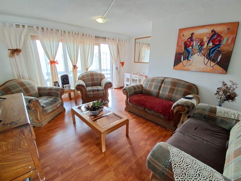 Secure & Spacious Lock-Up-and-Go 2 Bedroom Townhouse – Ideal Starter or Downsizer Home - Photo 2