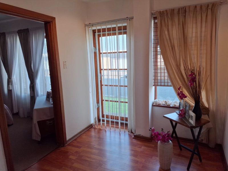 Secure & Spacious Lock-Up-and-Go 2 Bedroom Townhouse – Ideal Starter or Downsizer Home - Photo 8