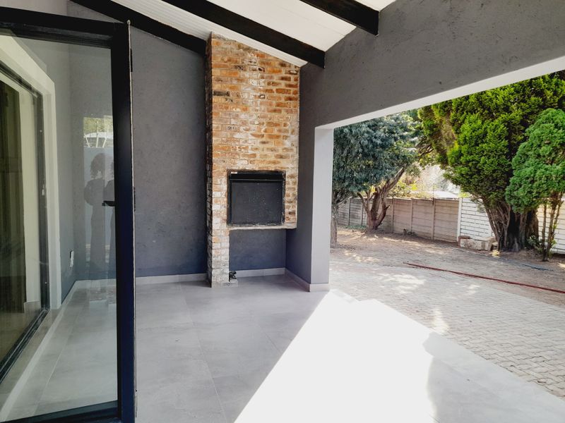 Newly Renovated Freestanding Home in Noordwyk - Photo 8