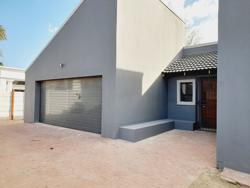 Newly Renovated Freestanding Home in Noordwyk - Photo 2