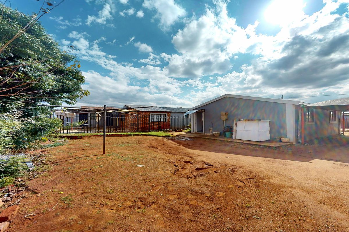 EXCLUSIVE MANDATE ON  A BEAUTIFUL 2-Bedroom Freehold Home in a Sought-After Area - Photo 4