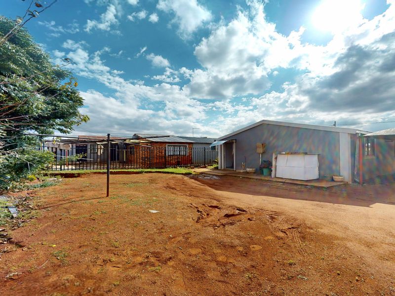 EXCLUSIVE MANDATE ON  A BEAUTIFUL 2-Bedroom Freehold Home in a Sought-After Area - Photo 4