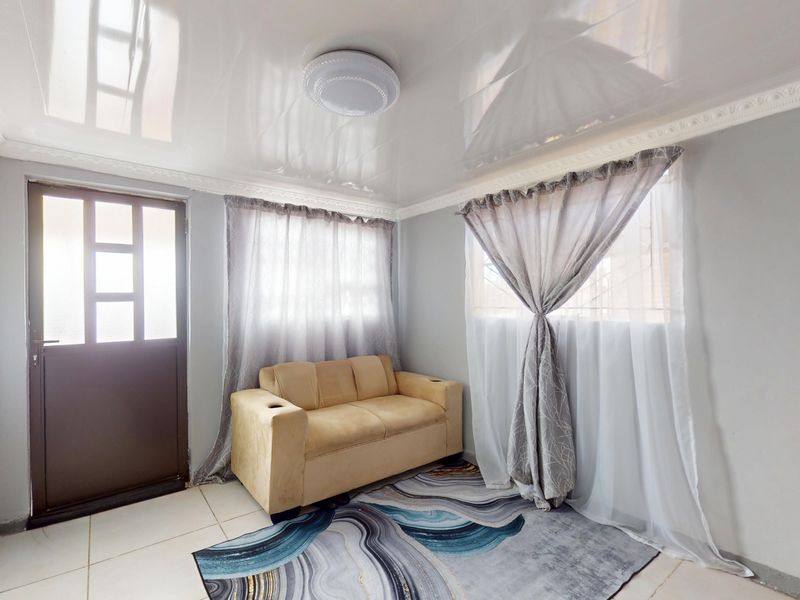 EXCLUSIVE MANDATE ON  A BEAUTIFUL 2-Bedroom Freehold Home in a Sought-After Area - Photo 8