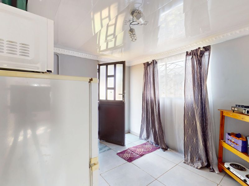 EXCLUSIVE MANDATE ON  A BEAUTIFUL 2-Bedroom Freehold Home in a Sought-After Area - Photo 7