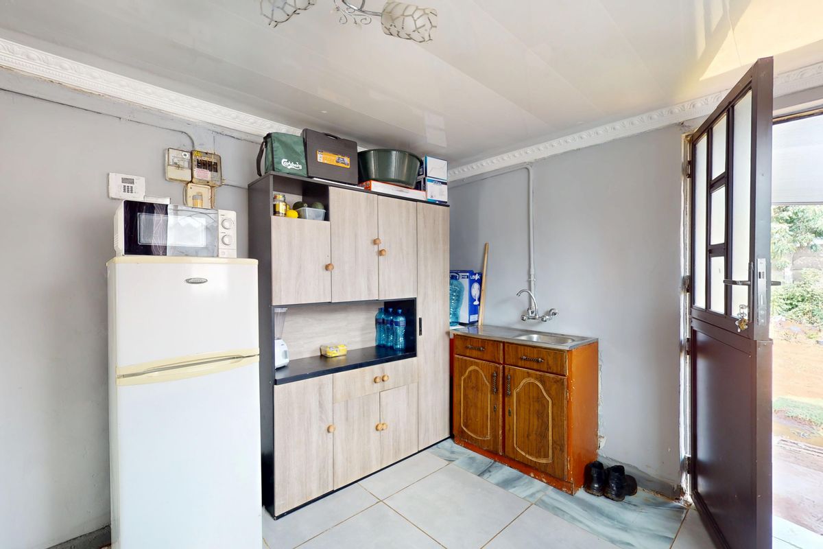 EXCLUSIVE MANDATE ON  A BEAUTIFUL 2-Bedroom Freehold Home in a Sought-After Area - Photo 5