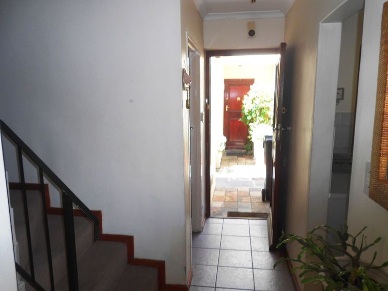 Duplex Rental Monthly In Cape Town - Photo 8