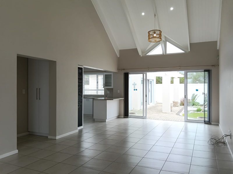 3 Bedroom house up for rent in Sandbaai, Hermanus - Photo 4