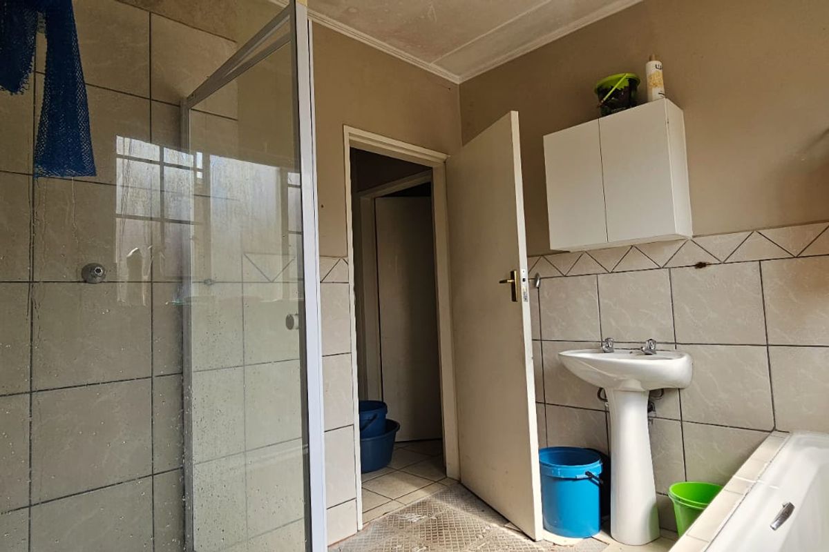 2 bedroom ground floor unit FOR SALE! - Photo 4