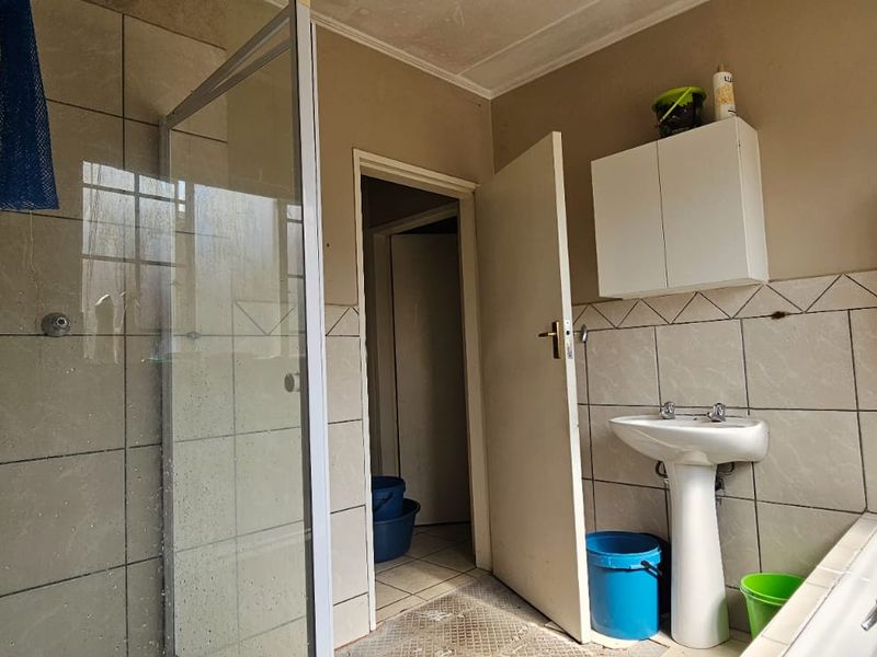 2 bedroom ground floor unit FOR SALE! - Photo 4