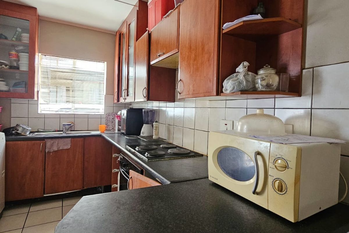 2 bedroom ground floor unit FOR SALE! - Photo 2
