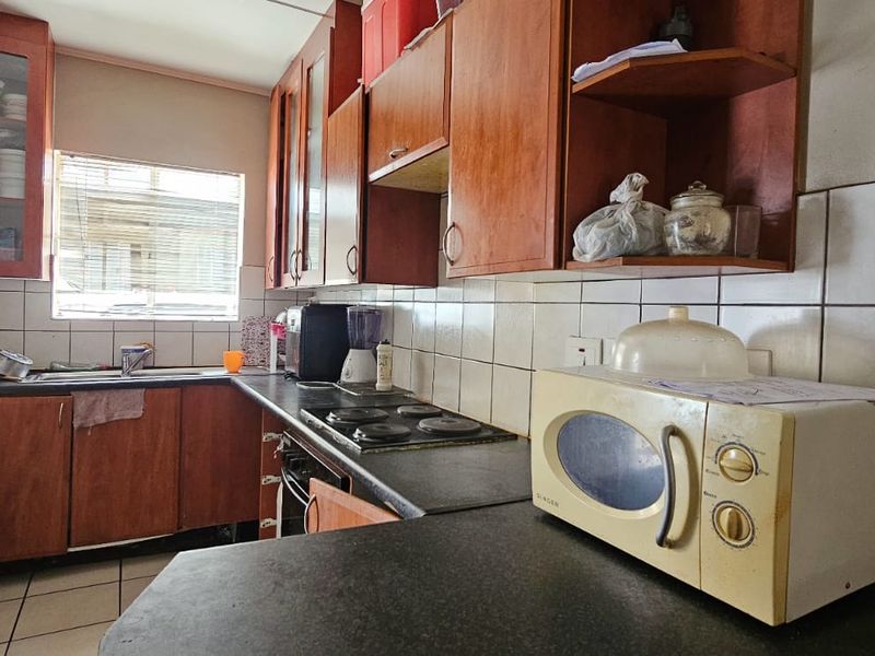 2 bedroom ground floor unit FOR SALE! - Photo 2