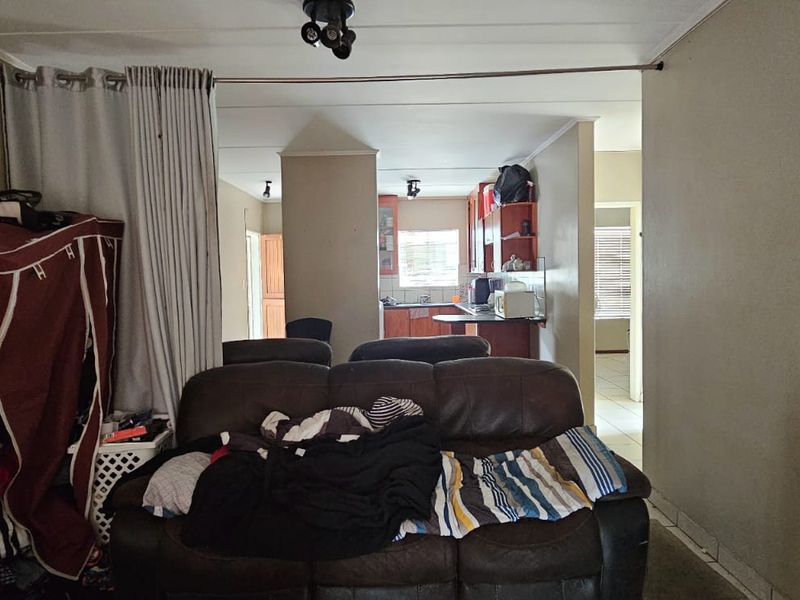 2 bedroom ground floor unit FOR SALE! - Photo 7