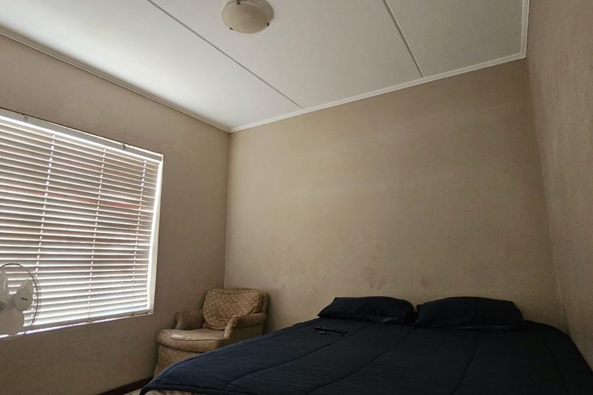 2 bedroom ground floor unit FOR SALE! - Photo 5
