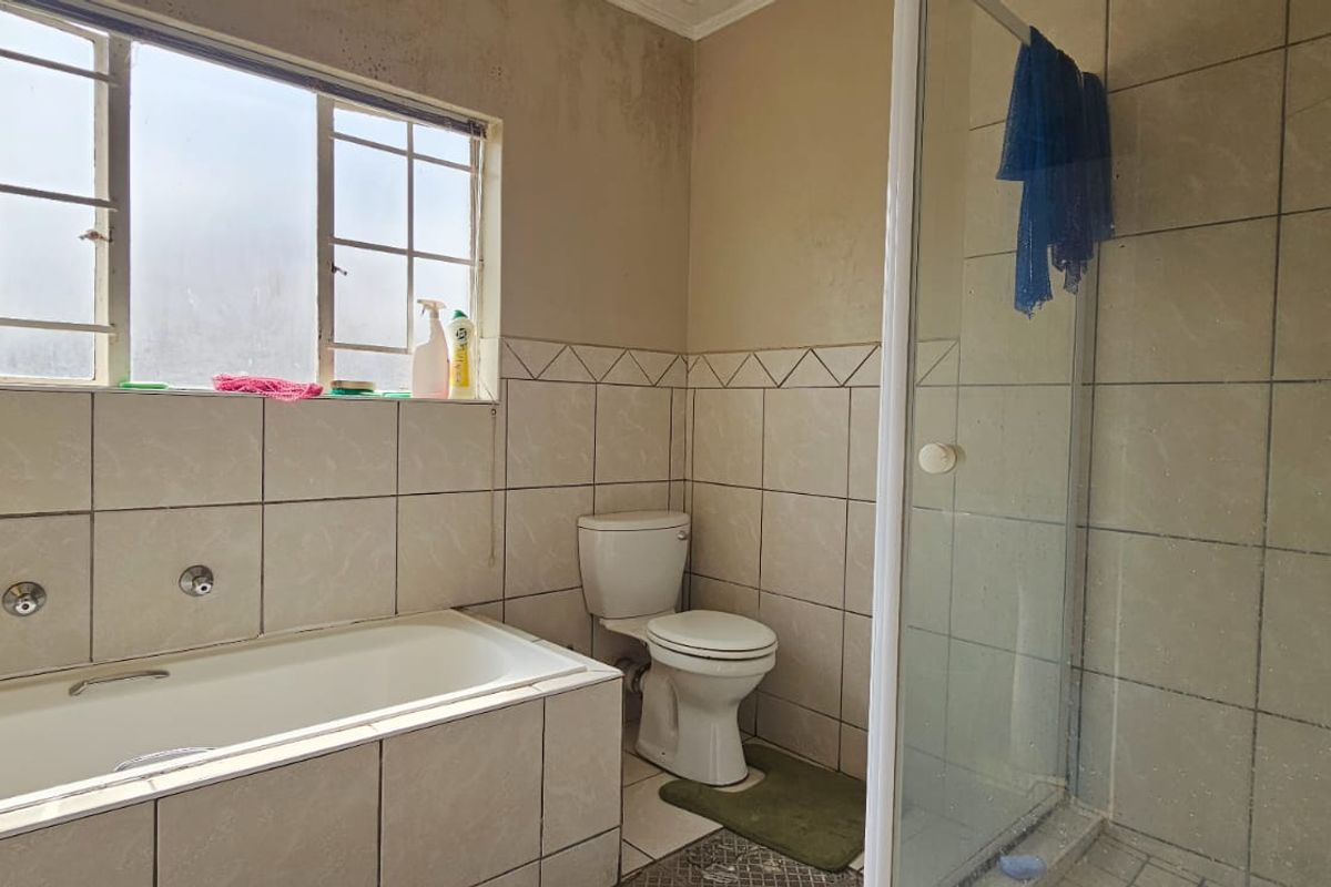 2 bedroom ground floor unit FOR SALE! - Photo 3