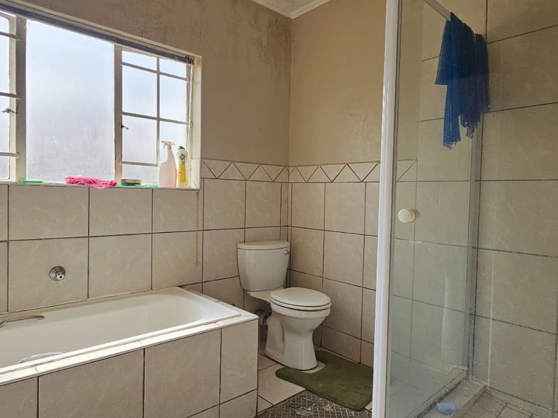 2 bedroom ground floor unit FOR SALE! - Photo 3