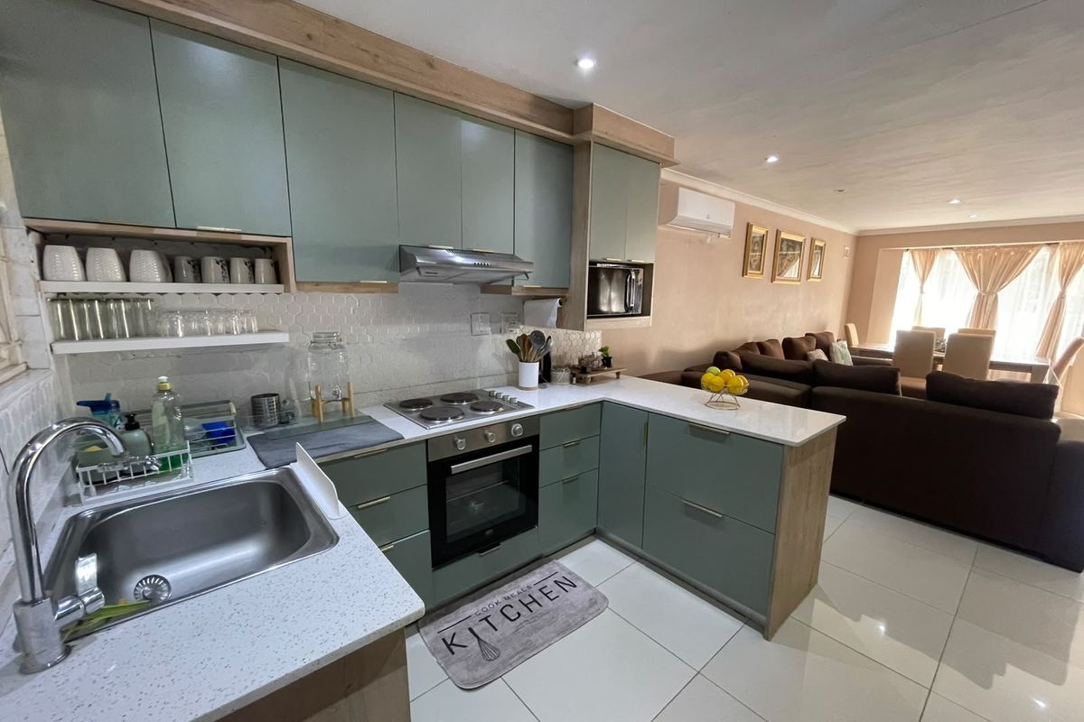 Secure  2 Bedroom Townhouse in Sherwood - Photo 5