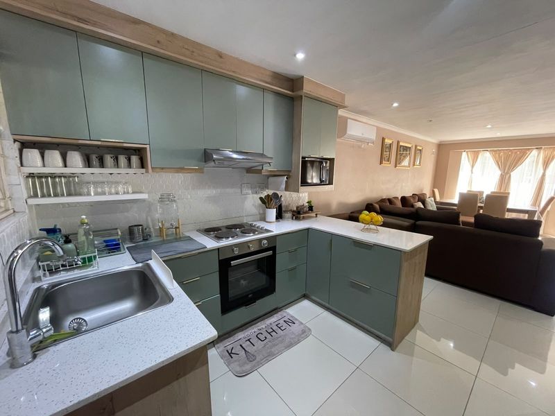 Secure  2 Bedroom Townhouse in Sherwood - Photo 5