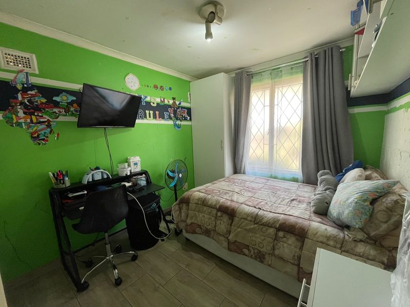 Secure  2 Bedroom Townhouse in Sherwood - Photo 10