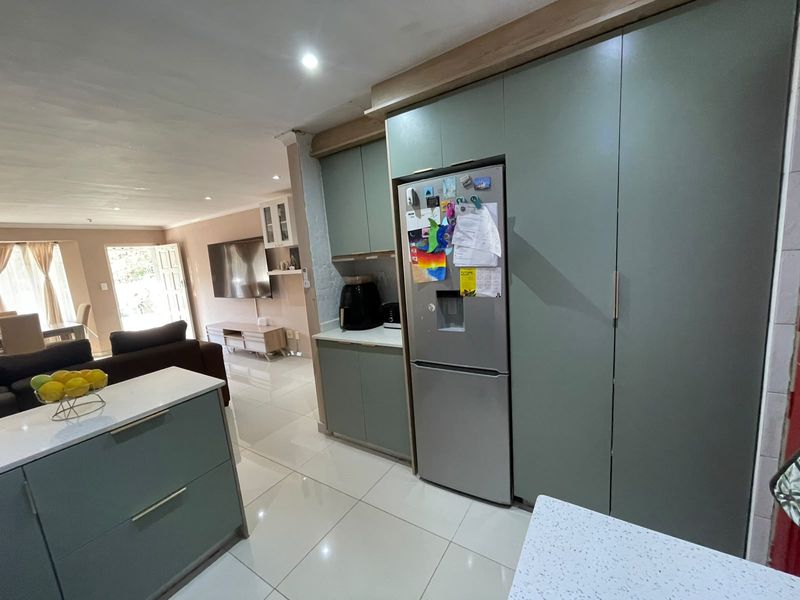 Secure  2 Bedroom Townhouse in Sherwood - Photo 6