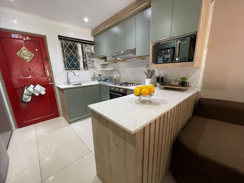 Secure  2 Bedroom Townhouse in Sherwood - Photo 7