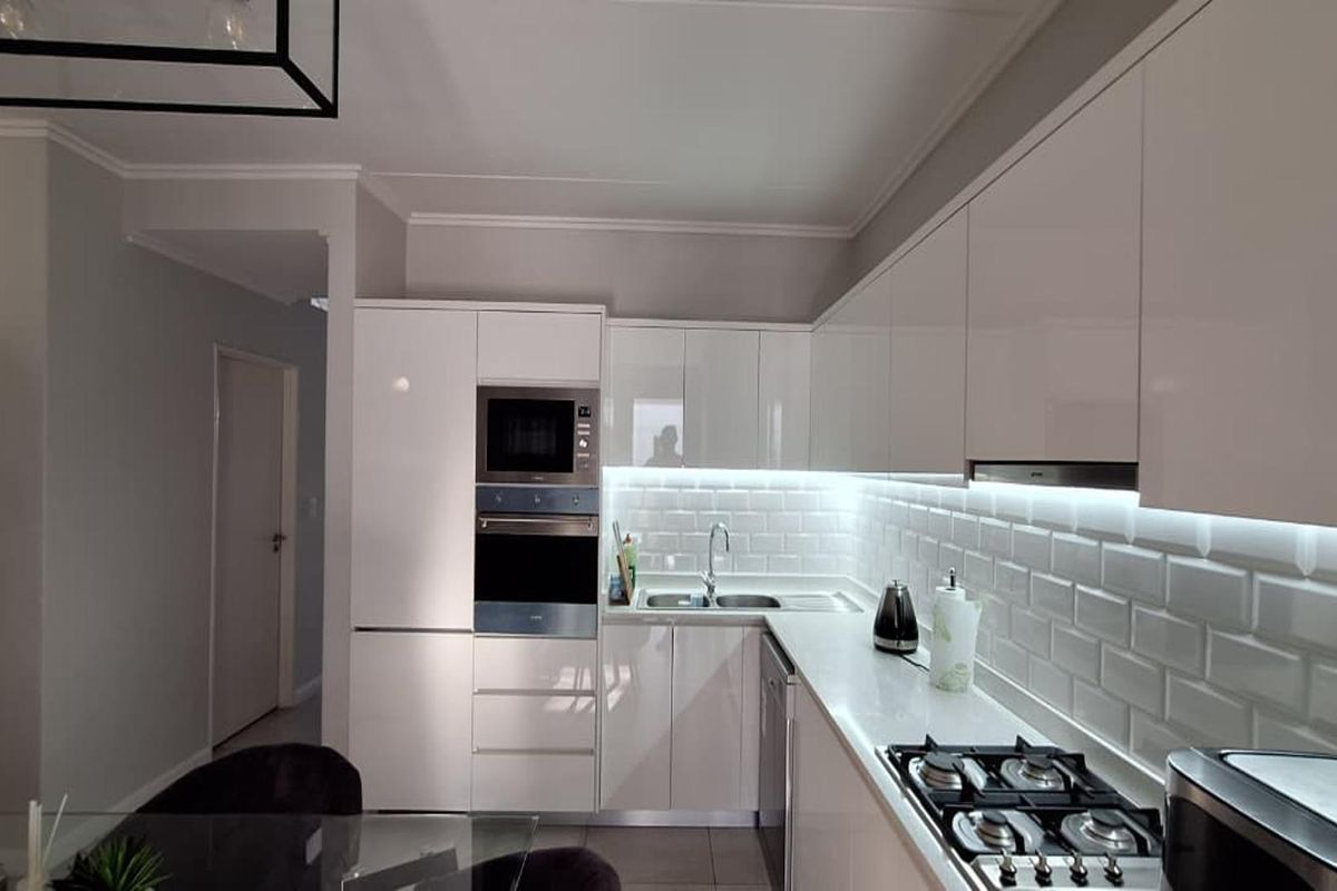 Elegant Double-Storey 2-Bedroom Home for Sale | Craighall | Bank Assisted - Photo 4