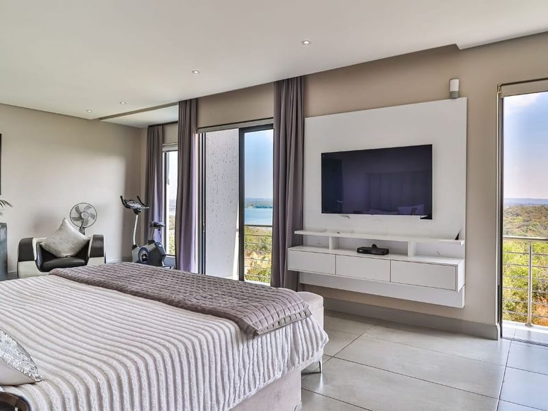 Serene, Modern Luxury Living with Breathtaking Dam View - Photo 10