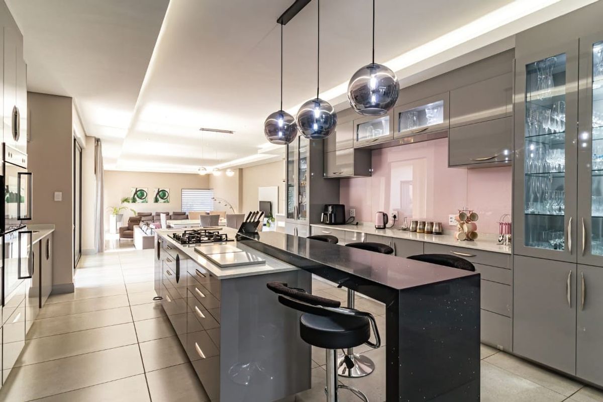 Serene, Modern Luxury Living with Breathtaking Dam View - Photo 4