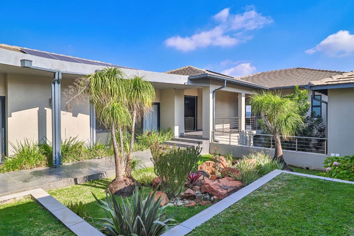 Serene, Modern Luxury Living with Breathtaking Dam View - Photo 2