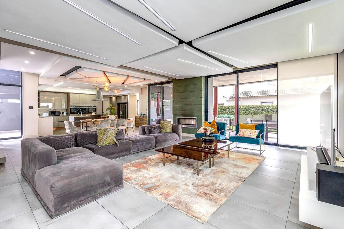Luxurious Double-Storey 4-Bedroom Family Home for Sale in Cedar Creek Estate - Photo 3