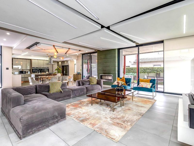 Luxurious Double-Storey 4-Bedroom Family Home for Sale in Cedar Creek Estate - Photo 3