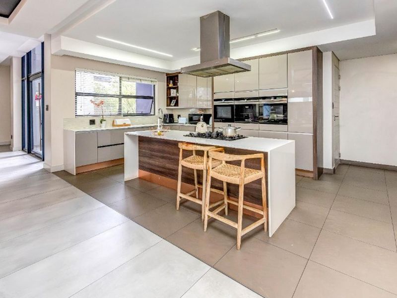 Luxurious Double-Storey 4-Bedroom Family Home for Sale in Cedar Creek Estate - Photo 7