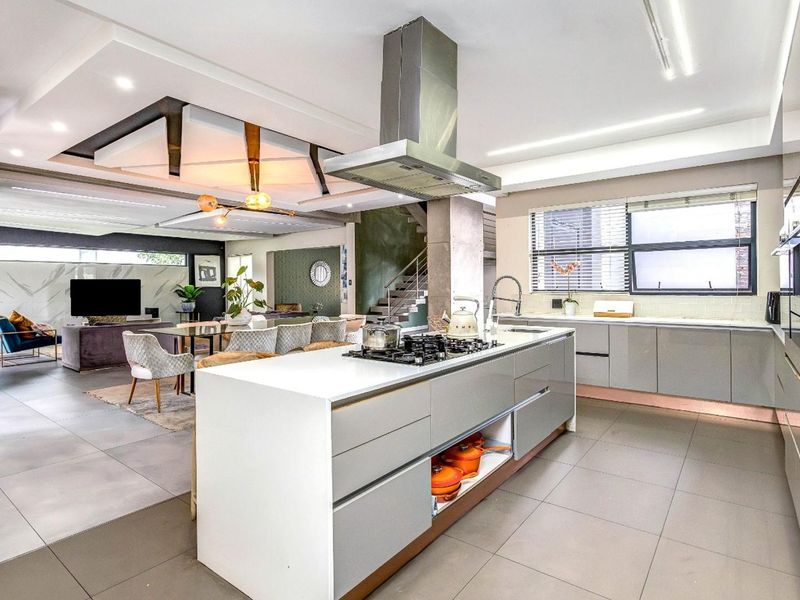 Luxurious Double-Storey 4-Bedroom Family Home for Sale in Cedar Creek Estate - Photo 6