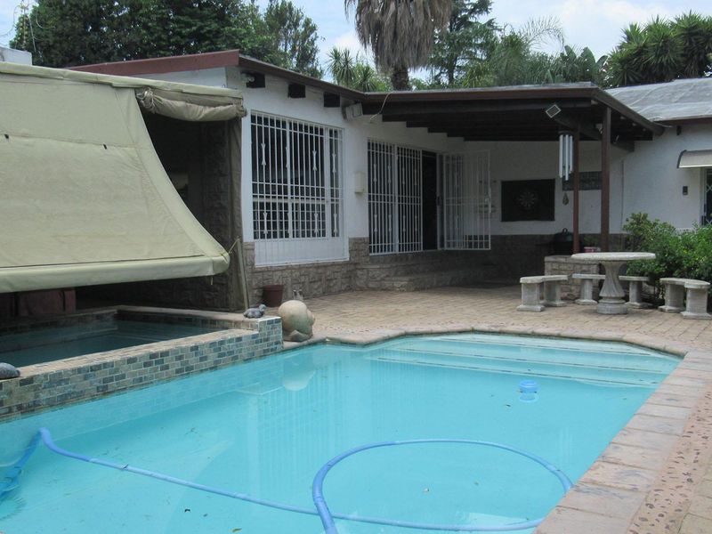 Elegant 3-Bedroom Freehold Family Home for Sale | Randpark, Randburg - Photo 1